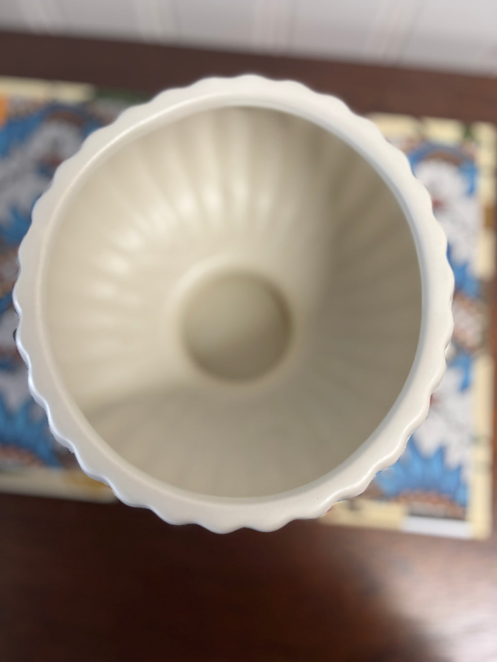 Ribbed Ceramic Decorative Pedestal Bowl